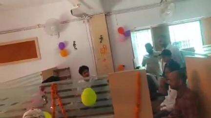 सीतापुर: पिसावा में ग्रामीण बैंक की शाखा का उद्घाटन क्षेत्रीय प्रबंधक राजेश सिंह ने रिबन काटकर किया