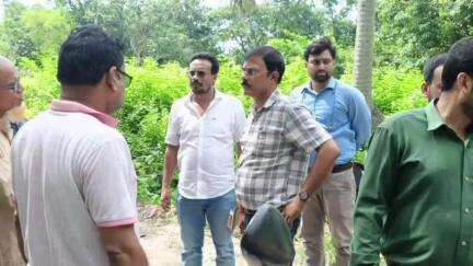 বারাসাত ১: কদম্বগাছি চণ্ডীগড়িতে রাস্তা ও ড্রেন নির্মাণ করার জন্য পরিদর্শনে গেলেন GP-র পূর্ত সঞ্চালক #jansamasya
