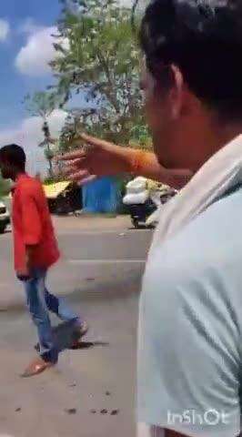 बहराइच: कीर्तनपुर के पास 4 गाड़ियों की आपस में हुई टक्कर, 3 लोग हुए घायल