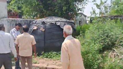 बिल्सी: रोहान निवासी एक व्यक्ति ने गांव के कुछ लोगों पर जमीन पर कब्जा करने का आरोप लगाते हुए बिल्सी तहसील में की शिकायत