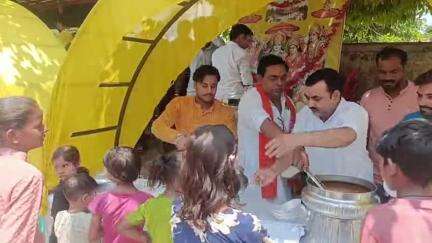 सवायजपुर: तीसरे बड़े मंगल पर पाली में जगह-जगह भंडारे का आयोजन, बीजेपी नेता ने पूजा अर्चना कर किया शुभारंभ