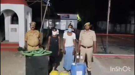मिहींपुरवा: मोतीपुर पुलिस ने 50 लीटर अवैध कच्ची शराब व उपकरण के साथ 2 अभियुक्तों को किया गिरफ्तार