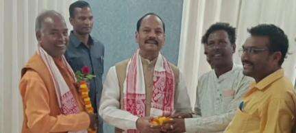 छतरपुर: छतरपुर के भाजपा कार्यकर्ताओं ने सर्किट हाउस में पूर्व मुख्यमंत्री रघुवर दास से की शिष्टाचार भेंट