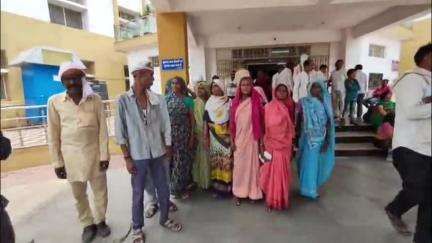 सागर: भूमि का रिकार्ड कंप्यूटर में फीड न होने से कानाखेड़ी के कई आदिवासी परिवार परेशान, जनसुनवाई में दिया आवेदन #jansamasya
