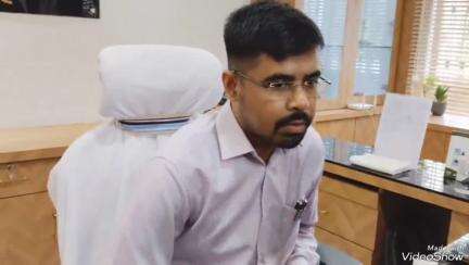 देवघर: देवघर के नए उपायुक्त नमन प्रियेश लकड़ा ने पदभार ग्रहण करने के बाद कार्यालय कक्ष में पत्रकारों से की बातचीत