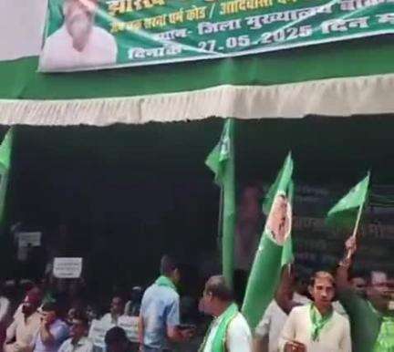 चास: सरना धर्म कोड लागू करने की मांग को लेकर झामुमो बोकारो जिला कमेटी ने जिला मुख्यालय पर दिया धरना