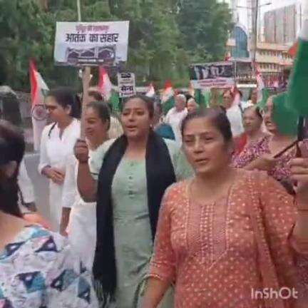 આણંદ શહેર: શહેરમાં ગ્રીડ ચોકડી ખાતેથી જાગૃત મહિલા સંગઠન દ્વારા તિરંગા યાત્રા યોજાઈ
