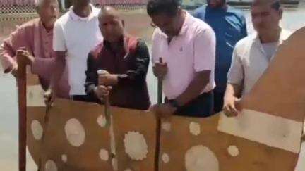 टिहरी: नई टिहरी के बौराड़ी स्टेडियम में राम भक्तों ने चलाई नाव, प्रभु राम से मदद की गुहार लगाई, स्टेडियम पानी से लबालब