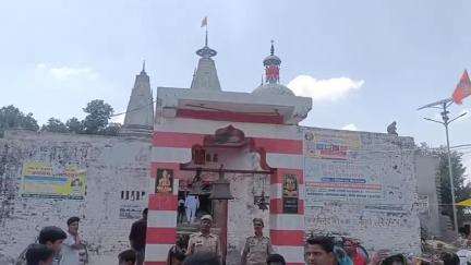 सवायजपुर: तीसरे बड़े मंगल पर रामताल आश्रम पर भक्तों की भीड़ उमड़ी, हुआ सुंदरकांड पाठ एवं भंडारा
