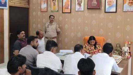 तिलहर: निगोही स्थित आवास कार्यालय पर भाजपा विधायक ने समस्याओं को सुनकर किया निस्तारण