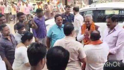 धमतरी: धमतरी के घड़ी चौक में छत्तीसगढ़ योग आयोग के अध्यक्ष का भाजपाईयों ने किया स्वागत