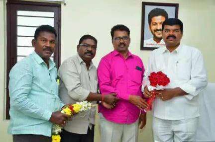 మణుగూరు: పినపాక నియోజకవర్గం హౌసింగ్ అధికారులతో సమీక్ష సమావేశం నిర్వహించిన పినపాక ఎమ్మెల్యే పాయం