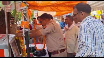 गोला गोकरणनाथ: गोला कोतवाली पुलिस ने तीसरे बड़े मंगल पर कराया विशाल एवं भव्य भंडारा