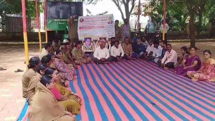ಸವಣೂರು: ಪಟ್ಟಣದಲ್ಲಿ ವಿವಿಧ ಬೇಡಿಕೆ ಈಡೇರಿಕೆಗೆ ಅಗ್ರಹಿಸಿ ಪೌರಕಾರ್ಮಿಕರಿಂದ ಪ್ರತಿಭಟನೆ#localissue