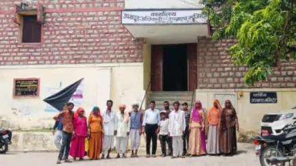 बड़ी सादड़ी: उपखंड कार्यालय बड़ी सादड़ी पहुंचे लोहार समाज के लोगों ने दिया ज्ञापन, निशुल्क भूखंड व पट्टा दिलाने की मांग की