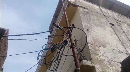 लाडपुरा: नयापुरा क्षेत्र में बिजली कटौती से परेशान लोगों ने किया हंगामा, मौके से KEDL के कर्मचारियों को भगाया #jansamasya