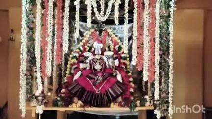 உசிலம்பட்டி: சௌடாம்பிகை அம்மன் கோவில் திருவிழா - உடலில் கத்தியால் வெட்டிக்கொண்டு அம்மன் கரகத்தை அழைத்துச் செல்லும் வினோத நேர்த்திக்கடன்