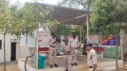 लटेरी: लटेरी थाना प्रभारी ने पत्रकारों के साथ की बैठक, थाना परिसर में कराए गए नए कार्यों के संबंध में दी जानकारी