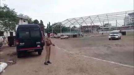 परभणी: जिल्हा क्रीडा संकुल येथे मुख्यमंत्र्यांच्या सभे निमित्त पोलिसांनी केली पाहणी, कडेकोट बंदोबस्त