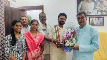 बलौदा: कोसमन्दा गांव के विकास को लेकर सरपंच सहित अन्य लोगों ने क्षेत्रीय विधायक और विधानसभा के नेता प्रतिपक्ष से की मुलाकात