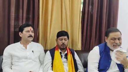 फतेहपुर: डाक बंगले में केंद्रीय मंत्री रामदास अठावले ने कहा, POK अगर पाकिस्तान नहीं छोड़ता तो होगा युद्ध, मोदी ने दी चेतावनी
