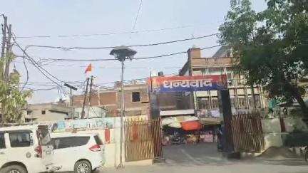 हमीरपुर: सुमेरपुर थाना क्षेत्र में किशोरी नगदी और जेवरात लेकर मित्र संग फरार
