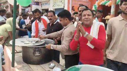 धनौरा: गजरौला शहर के कई स्थानों पर शनि देव बाबा के जन्मदिन पर भंडारे का आयोजन