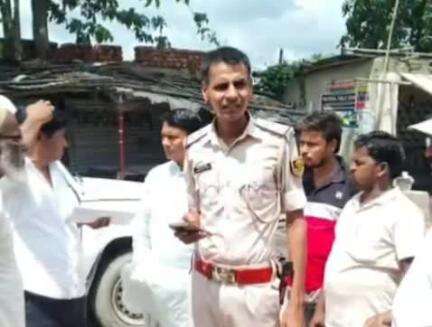 बहादुरगंज: बहादुरगंज थानाअध्यक्ष और अंचल अधिकारी ने भाटाबाड़ी पंचायत का दौरा किया, लोगों से विभिन्न मुद्दों पर चर्चा की