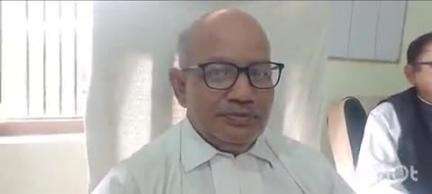 बलिया: क्रिमिनल एंड रेवेन्यू बार एसोसिएशन के चुनाव को लेकर निर्वाचन अधिकारी ने सिविल कोर्ट में की प्रेस वार्ता