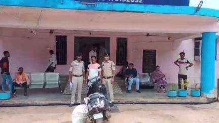 साजा: सिंघौरी बाईपास से सिटी कोतवाली बेमेतरा एवं साइबर सेल ने आबकारी एक्ट के तहत 1 आरोपी से 110 पौवा अंग्रेजी शराब बरामद की
