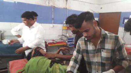औरंगाबाद: बीबीपुर गांव के समीप स्पीड ब्रेकर पर बाइक उछलने से महिला गिरी, सदर अस्पताल में हुआ इलाज