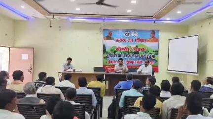 हमीरपुर: सुमेरपुर ब्लॉक सभागार में गांव का पानी गांव में और खेत का पानी खेत में रोकने के इंतजाम के तहत आयोजित हुई बैठक