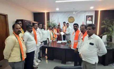 గద్వాల్: జిల్లాలో వరి పొగాకు రైతులను ఆదుకోవాలని కలెక్టర్ బిఎం సంతోష్ కుమార్ కు వినతిపత్రం సమర్పించిన:బిజెపి పార్టీ నాయకులు