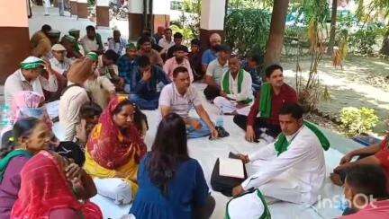 धामपुर: धामपुर तहसील परिसर में भारतीय किसान प्रधान के कार्यकर्ताओं ने विभिन्न मांगों को लेकर दिया ज्ञापन