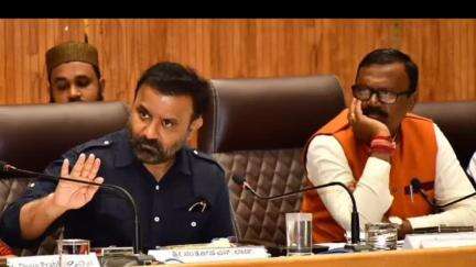 ಧಾರವಾಡ: ಆದಾಯ ಪೋಲು ಆಗುತ್ತಿರುವ ಕುರಿತು ಅಧಿಕಾರಿಗಳು ಗಮನ ಹರಿಸಬೇಕು: ನಗರದಲ್ಲಿ ಸಚಿವ ಸಂತೋಷ ಲಾಡ್