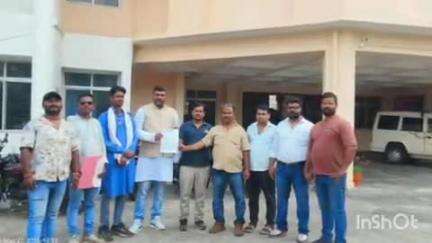 रामगढ़: कांग्रेस के प्रतिनिधिमंडल ने रामगढ़ उपायुक्त व पुलिस अधीक्षक को अवैध कोयले के कारोबार पर रोक लगाने के लिए दिया आवेदन