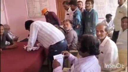 साकोली: तहसील कार्यालयातर्फे एकोडी येथे आयोजित समाधान शिबिराला योजनांचा लाभ घेण्यासाठी नागरिकांची गर्दी