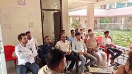पीपलू: क्षेत्र में कानून व्यवस्था के मद्देनज़र पीपलू थाना परिसर में सीएलजी सदस्यों की बैठक आयोजित की गई