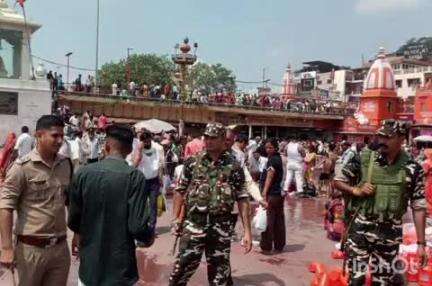 हरिद्वार: हरकीपौड़ी पर पुलिस ने चलाया चेकिंग अभियान, संदिग्धों से की गई पूछताछ