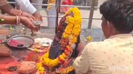 धार: धार के बावड़ीपुरा में शनि जयंती पर भक्तों की उमड़ी भीड़, दर्शन-पूजन के लिए पहुंचे श्रद्धालु