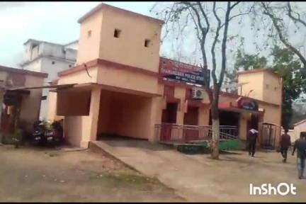 ଆଠମଲ୍ଲିକ: ଫେରାର ଶିକାରୀ ଗିରଫ କଲା ଠାକୁରଗଡ ପୋଲିସ 
ଠାକୁରଗଡ ଥାନା  କାଶୀନାଥପୁର ଗ୍ରାମର ଅକ୍ରୁର ମାଝୀ ଙ୍କ ଘର ସାମନା ରୁ ଜବତ ହୋଇଥିବା ଦେଶୀ ବନ୍ଧୁକ