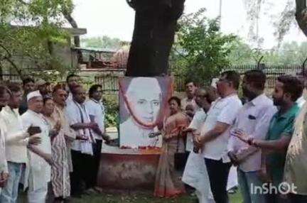 हरिद्वार: देवपुरा स्थित पंत पार्क में कांग्रेसियों ने मनाई पूर्व PM पंडित जवाहरलाल नेहरू की 61वीं पुण्यतिथि