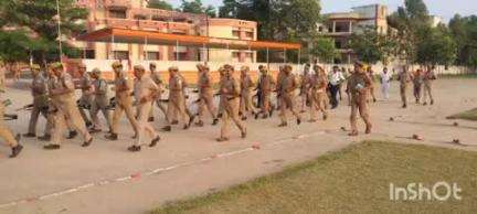 बलिया: अपर पुलिस अधीक्षक कृपा शंकर ने रिजर्व पुलिस लाइन में ली साप्ताहिक परेड की सलामी