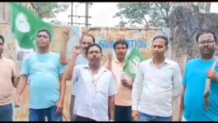 निरसा/चिरकुंडा: मजदूर विरोधी फरमान के विरोध में झारखंड मुक्ति मोर्चा ने दहीबाड़ी सब स्टेशन का मुख्य द्वार किया बंद