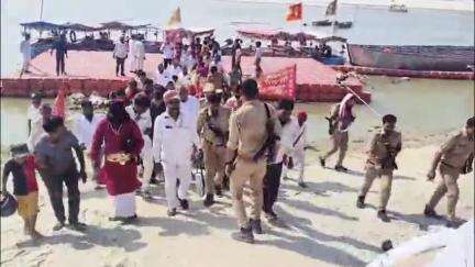 गुप्तारघाट पर मंत्री संजय निषाद ने दुकानदारों की समस्याएं सुनीं, दिया समाधान का आश्वासन