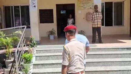 উত্তৰ লক্ষীমপুৰ: ভাইমন দা ছবি ফেচবুকত লাইভ দি আৰক্ষীৰ আলহী নাওবৈচাৰ যুৱক, নগৰৰ সদৰ থানাত এজাহাৰ দাখিল যুৱক জনৰ বিৰুদ্ধে সচেতন যুৱকৰ