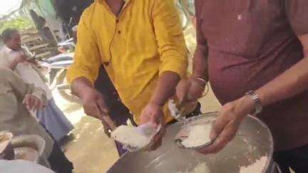 महमूदाबाद: तहसील क्षेत्र में ज्येष्ठ माह के तीसरे बड़े मंगल के अवसर पर भक्तों की भीड़ उमड़ी