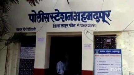 अहमदपूर: तालुक्यातील हंगरगा येथे ऑटोत बसून उलटी का केली असे म्हणून दोघांनी मिळून एकाच केली काठीने मारहाण