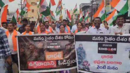 సిర్పూర్ టి: ఇండియన్ ఆర్మీకి సంఘీభావంగా కాగజ్ నగర్ పట్టణంలో స్థిరంగా ర్యాలీ నిర్వహించిన పట్టణ ప్రజలు, పాల్గొన్న ఎమ్మెల్యే పాల్వాయి
