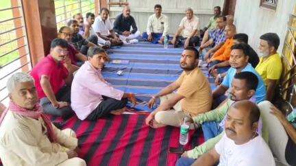 हसनगंज: श्री मद भागवत कथा के आयोजन को लेकर हसनगंज दुर्गा मंदिर प्रांगण में विचार-विमर्श हेतु बैठक
